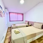 Charm 3 Apartment Warna