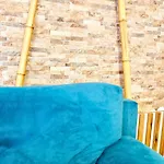 Charm 3 Apartment Warna