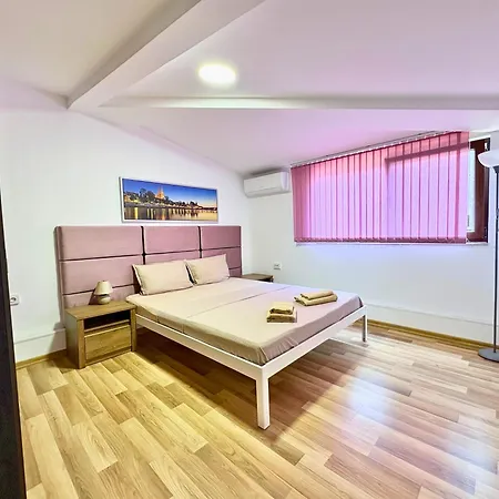 Charm 3 公寓 瓦爾納